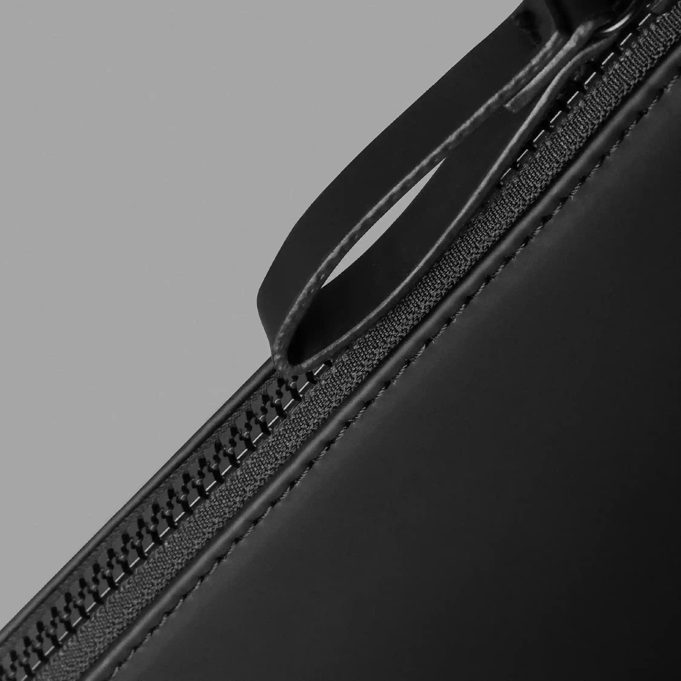 Voyageur Noir Clutch bag